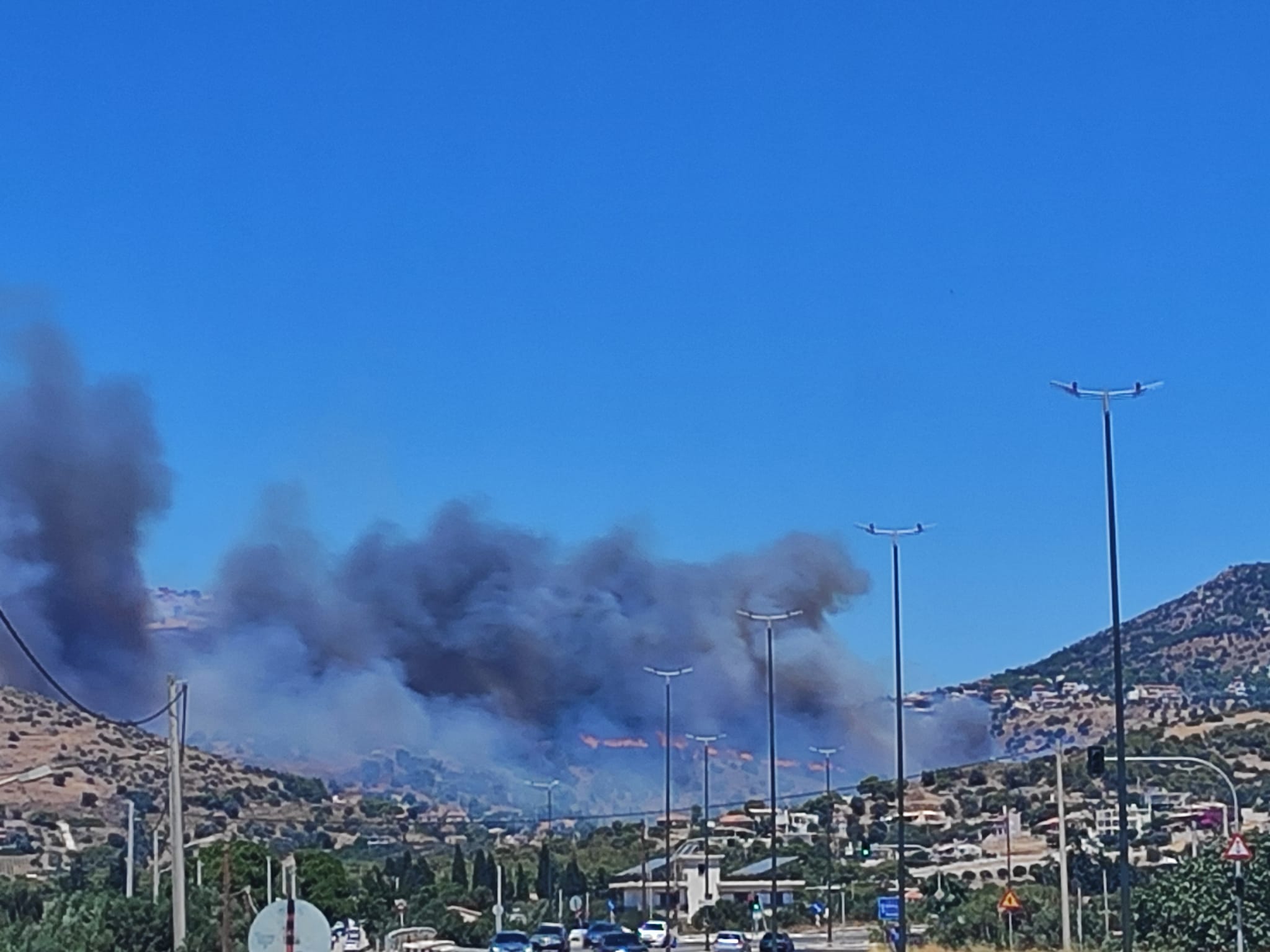 Πυρκαγιά σε χαμηλή βλάστηση στην περιοχή Πλάκα Κερατέας