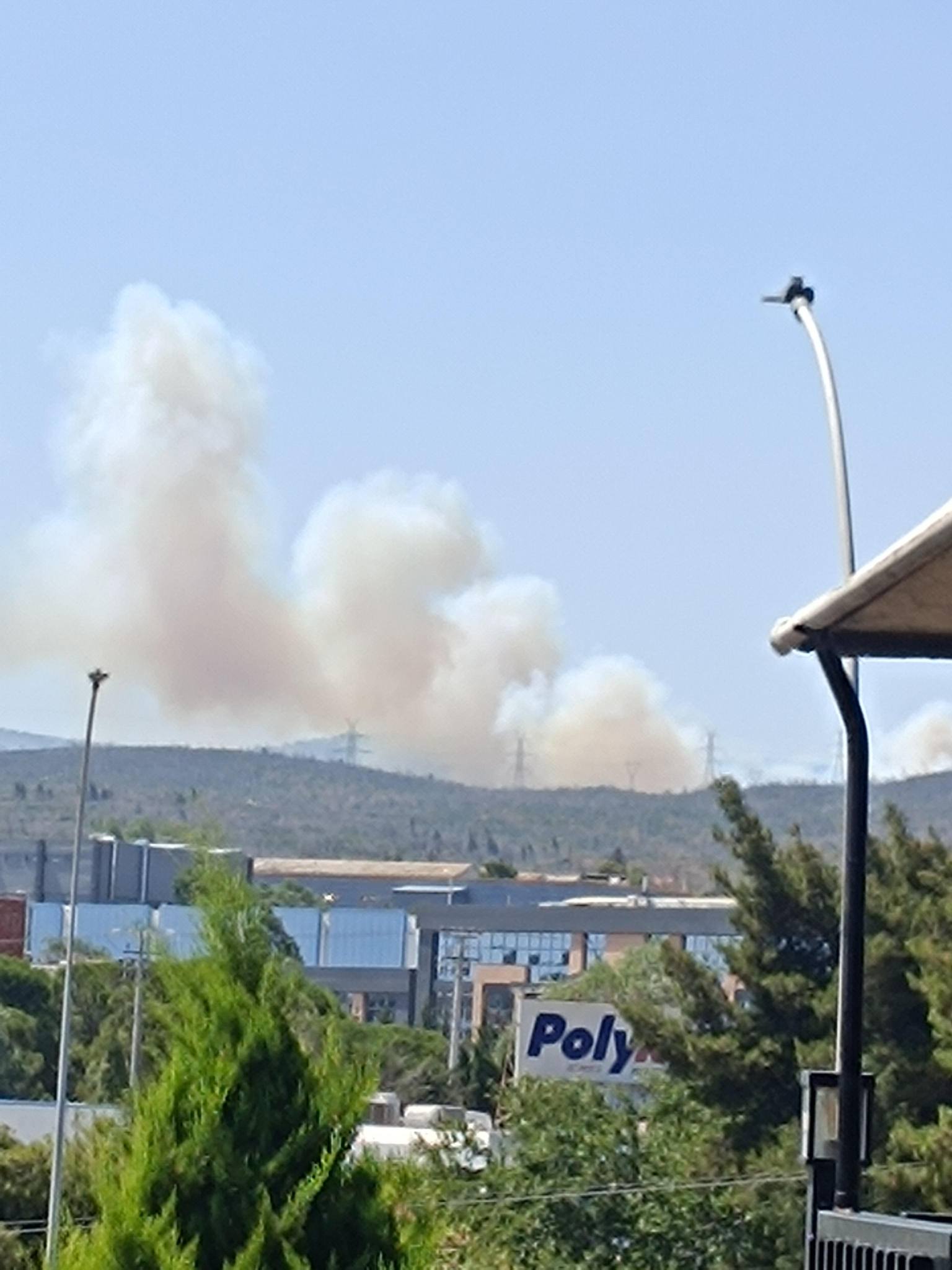 Πυρκαγιά σε δασική έκταση στην περιοχή Κατσιμίδι Πάρνηθας