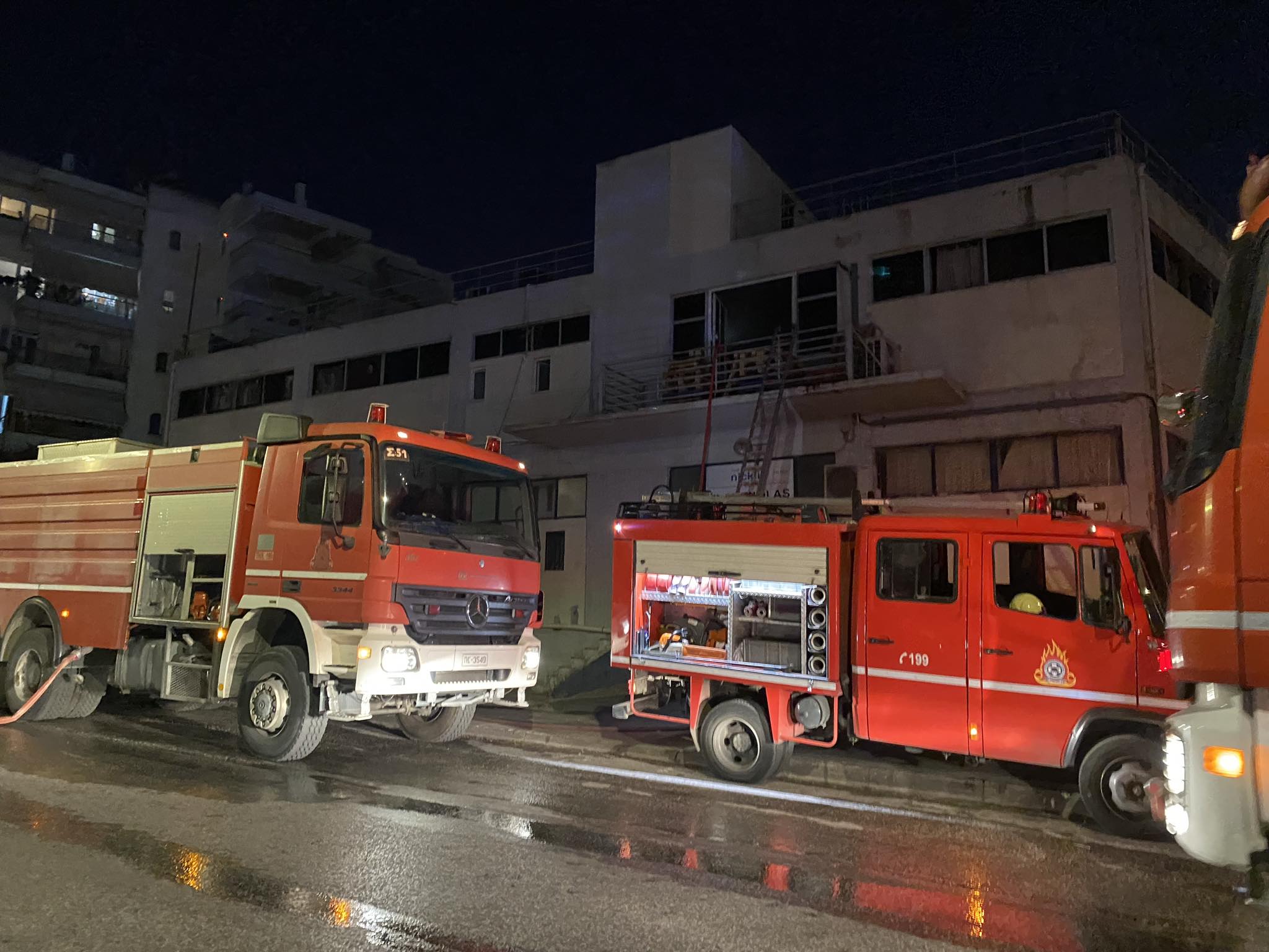 Πυρκαγιά σε χώρο βιοτεχνίας στη συμβολή των οδών Λυκοβρύσεως και Μολιέρου, στη Μεταμόρφωση