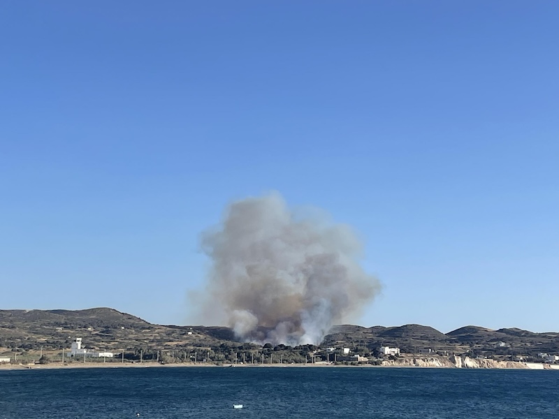 Πυρκαγιά σε χαμηλή βλάστηση στη περιοχή περιοχή Ζεφύρια Μήλου