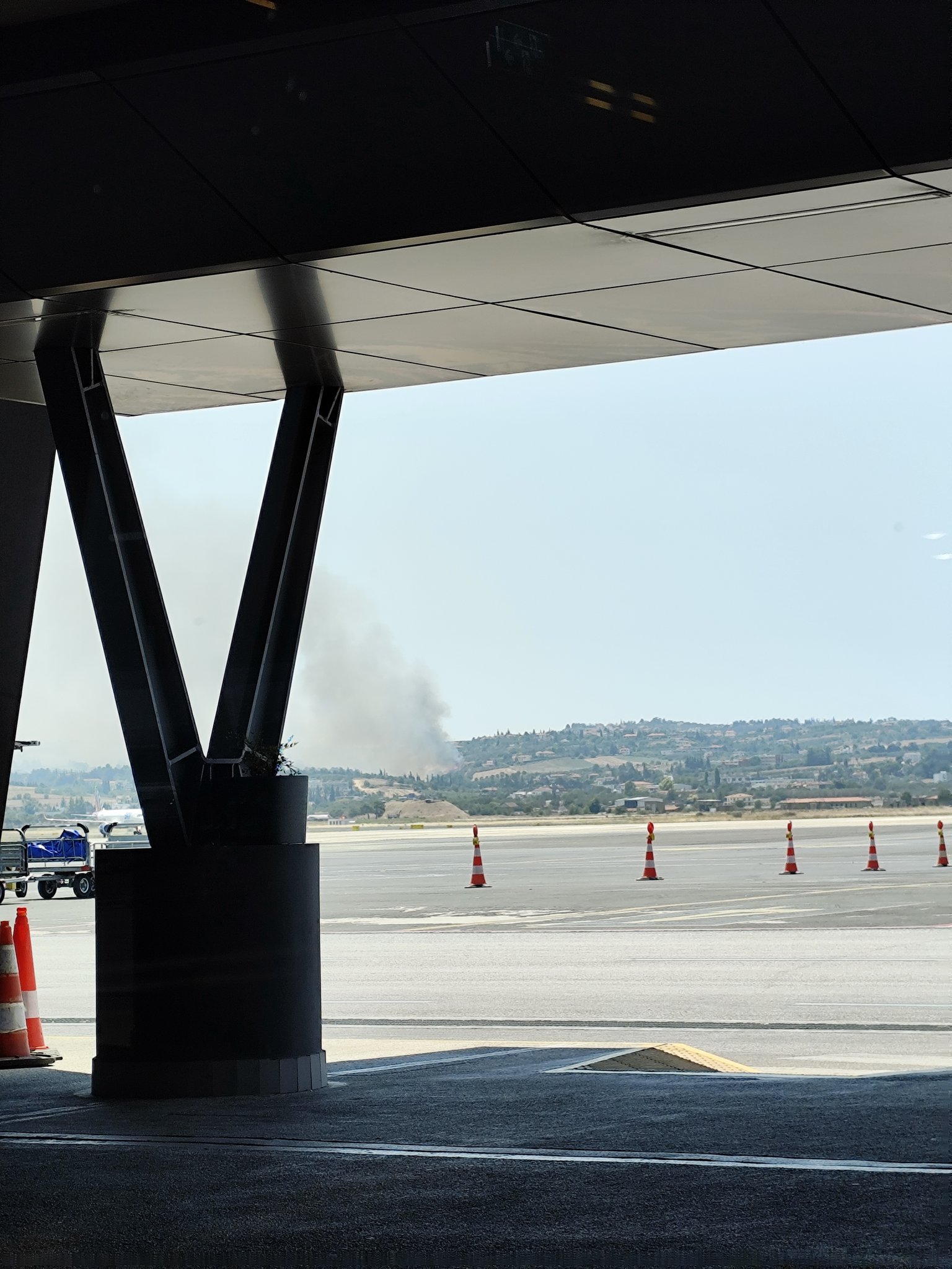 Πυρκαγιά σε χαμηλή βλάστηση στον Τρίλοφο Θεσσαλονίκης