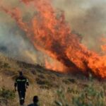 Πυρκαγιά σε υπολείμματα καλλιεργειών στην περιοχή Αγία Τριάδα Φαρσάλων Λάρισας