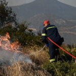 Άμεσα τέθηκε υπό μερικό έλεγχο πυρκαγιά σε χαμηλή βλάστηση στον Άγιο Χαράλαμπο Κορινθίας