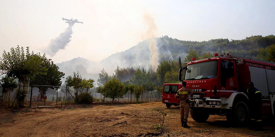 Πυρκαγιά σε χαμηλή βλάστηση στην περιοχή Προφάρτα στα Καλύβια Θορικού