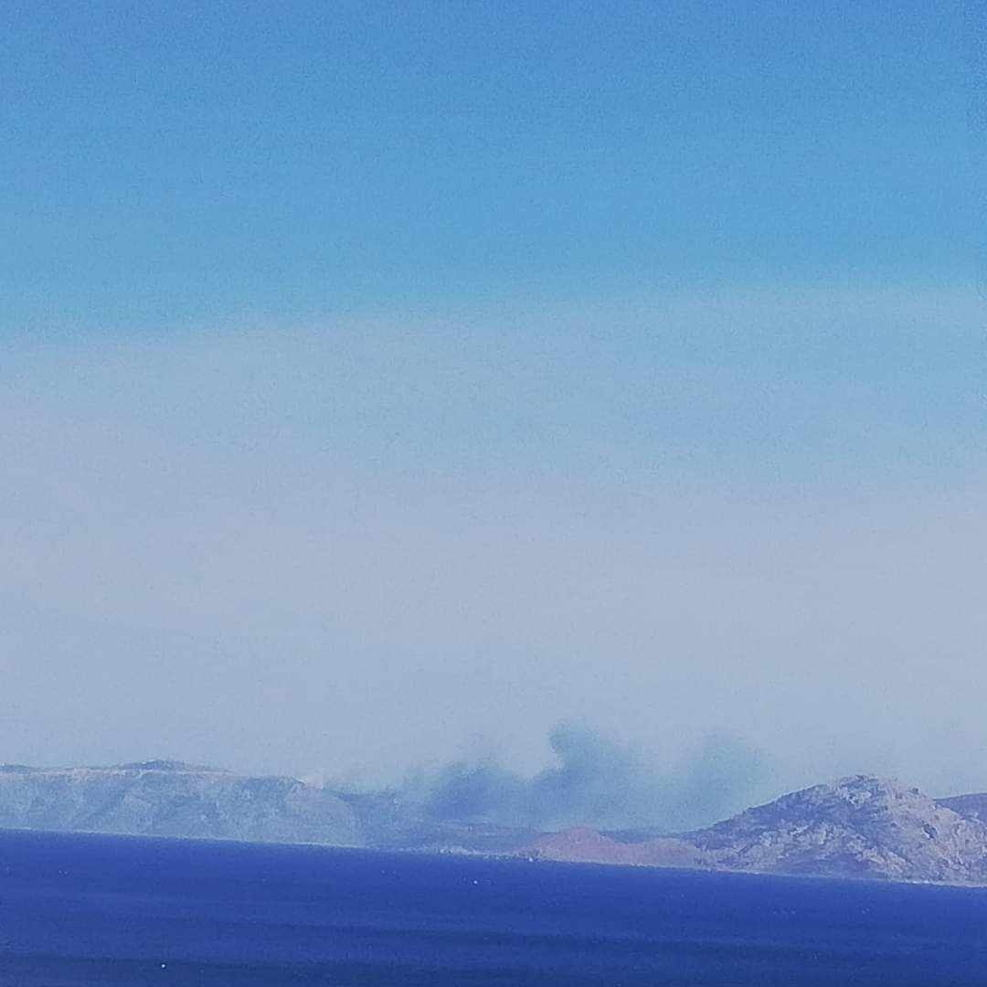 Πυρκαγιά σε χαμηλή βλάστηση στους Φούρνους Ικαρίας