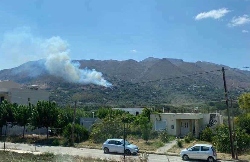 Πυρκαγιά σε χορτολιβαδική έκταση στην περιοχή Κοξαρέ Ρεθύμνου Κρήτης