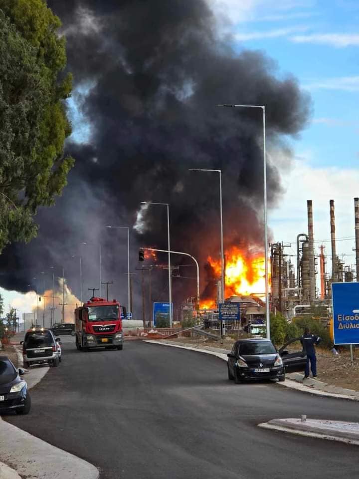 Πυρκαγιά σε χώρο διυλιστηρίων στο Σουσάκι Αγίων Θεοδώρων Κορινθίας