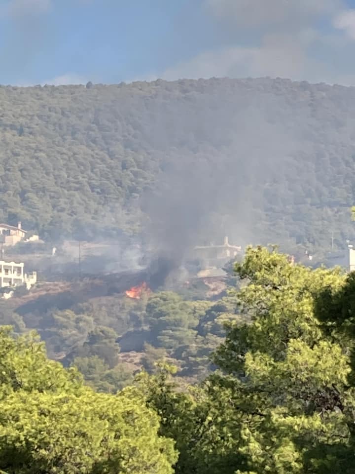 Πυρκαγιά σε χαμηλή βλάστηση στην περιοχή Διόνυσος Κερατέας Αττικής