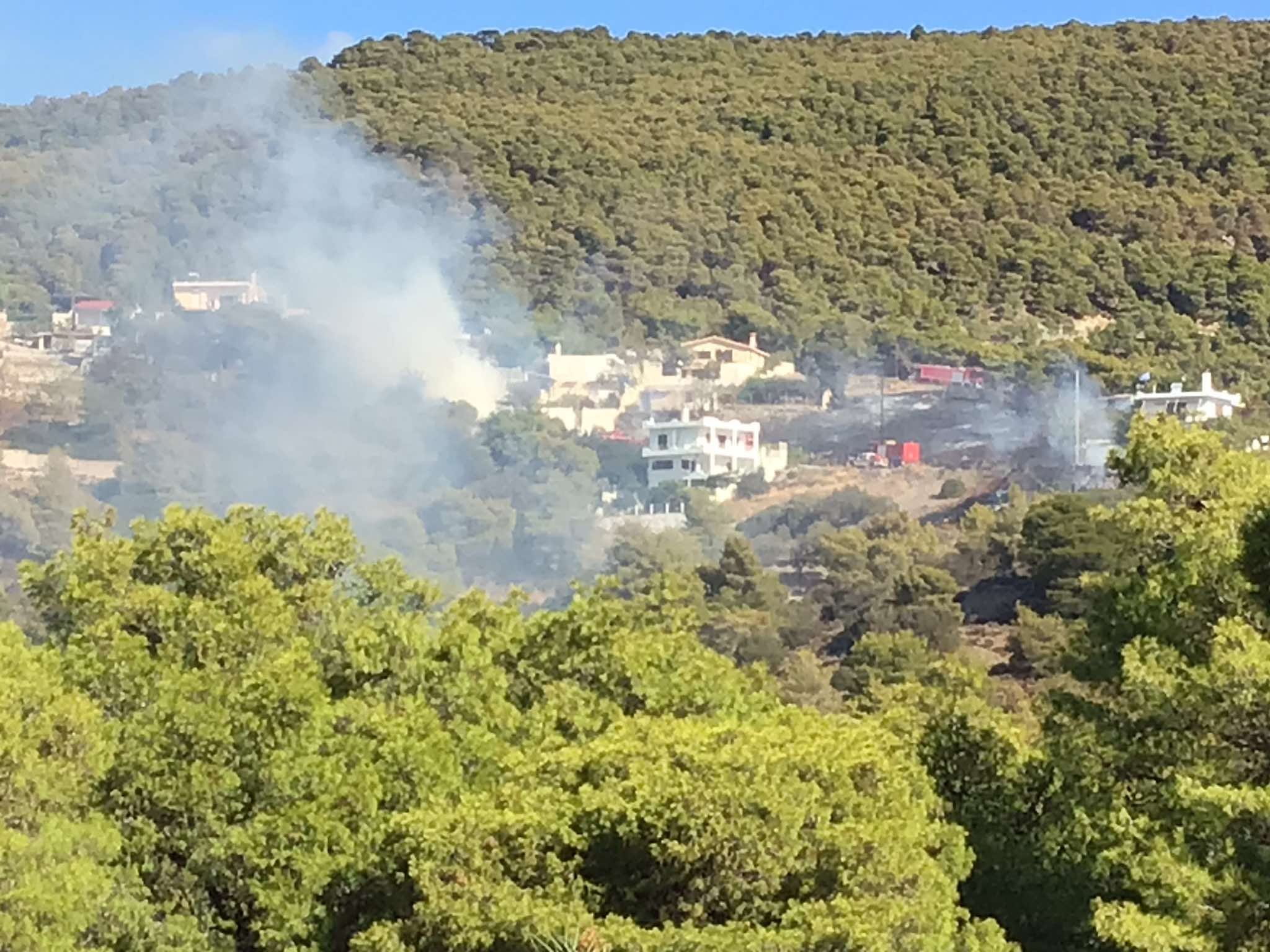 Πυρκαγιά σε χαμηλή βλάστηση στην περιοχή Διόνυσος Κερατέας Αττικής