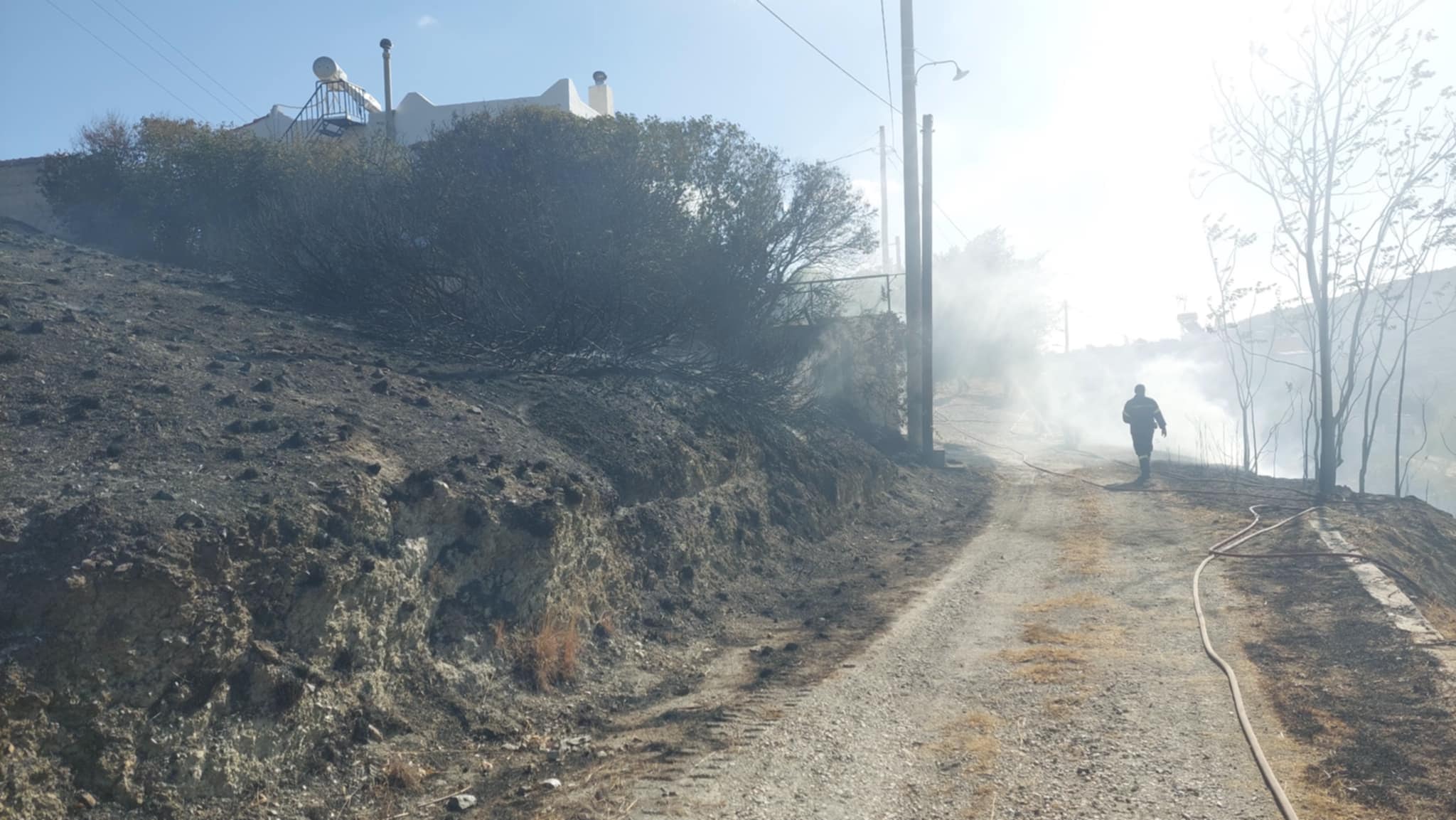 Πυρκαγιά σε χαμηλή βλάστηση στην περιοχή Διόνυσος Κερατέας Αττικής