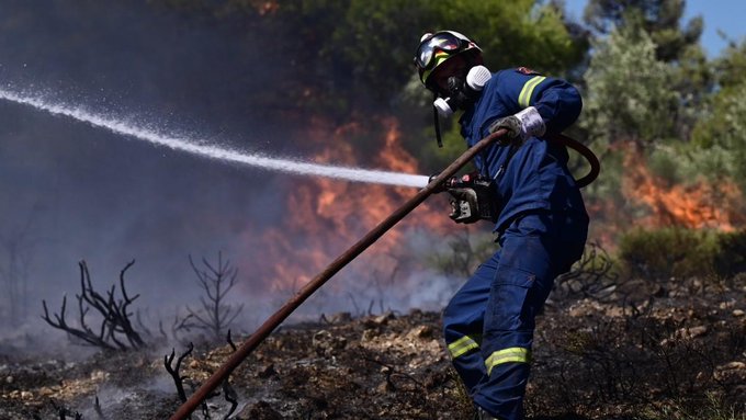 Πυρκαγιά σε χαμηλή βλάστηση στην περιοχή Κολύμπος Χανίων Κρήτης