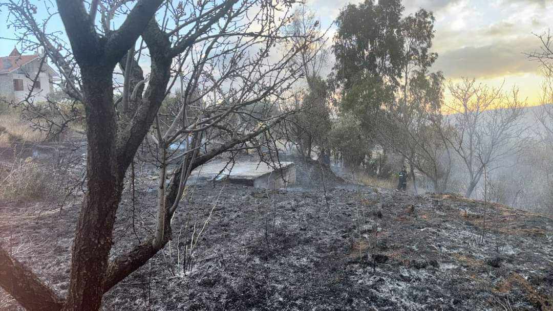 Πυρκαγιά σε χαμηλή βλάστηση πλησίον της οδού Μεσσηνίας στο Καπανδρίτι Αττικής