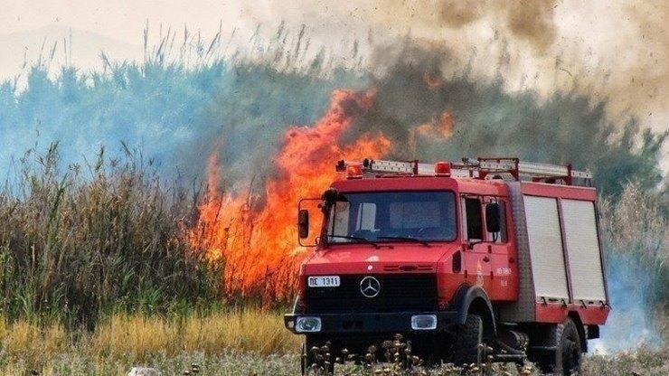 Πυρκαγιά σε χορτολιβαδική έκταση στον Άγιο Νικόλαο Κρήτης