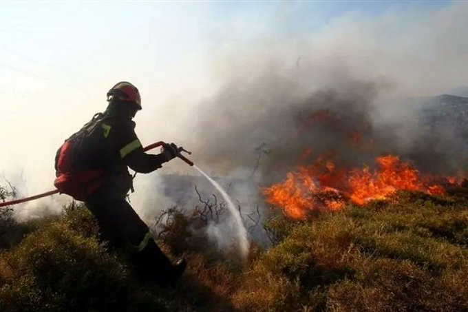 Υπό μερικό έλεγχο τέθηκε η πυρκαγιά στην περιοχή Ζούρβα Χανίων Κρήτης