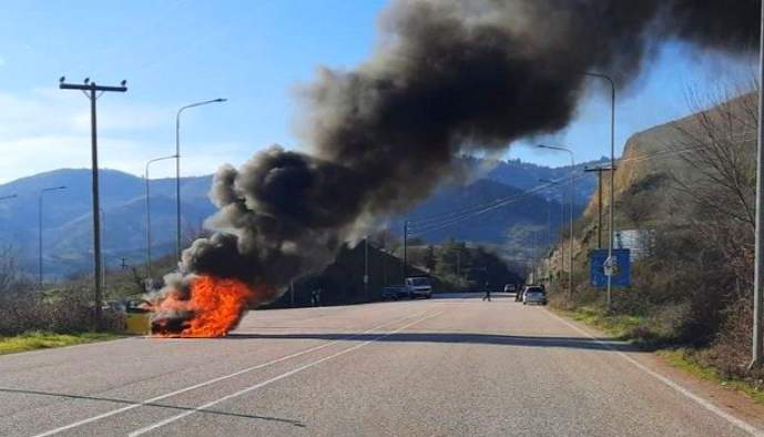 Πυρκαγιά σε ένα Ι.Χ όχημα στην περιοχή Λυγαριές Καρδίτσας