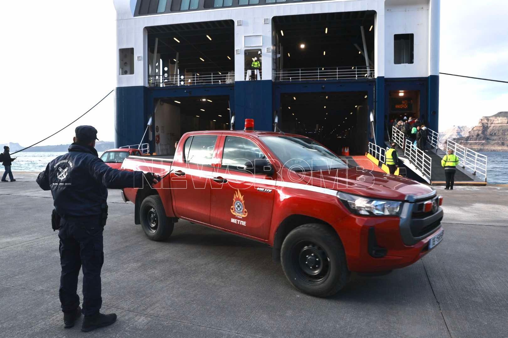 Σαντορίνη: Ενίσχυση δυνάμεων - Στο νησί οχήματα του στρατού, της ΕΛΑΣ και της Πυροσβεστικής