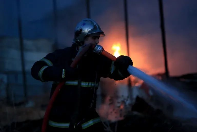 Πυρκαγιά σε Ι.Χ όχημα επί της λεωφόρου Γερουλάνου στην Αργυρούπολη