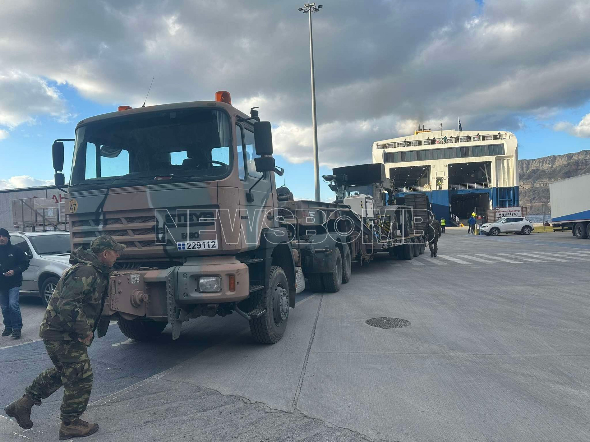 Σαντορίνη: Ενίσχυση δυνάμεων - Στο νησί οχήματα του στρατού, της ΕΛΑΣ και της Πυροσβεστικής