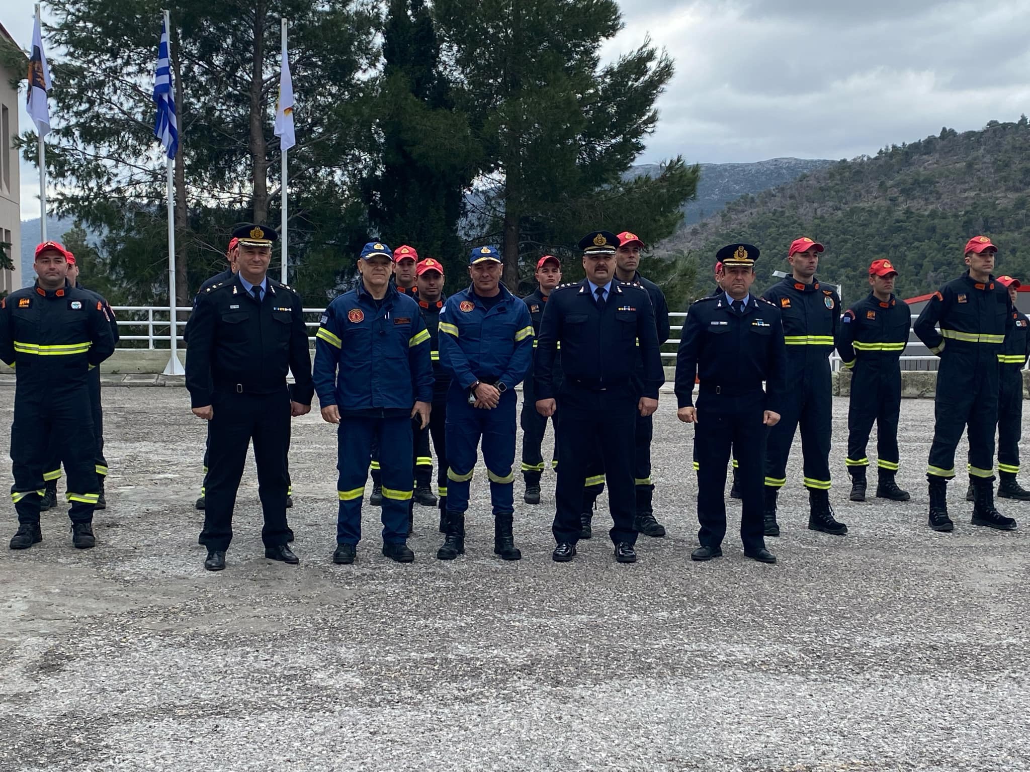 Έκοψαν την πρωτοχρονιάτικη πίτα τους οι πυροσβέστες της 1ης Ε.ΜΟ.Δ.Ε (εικόνες)