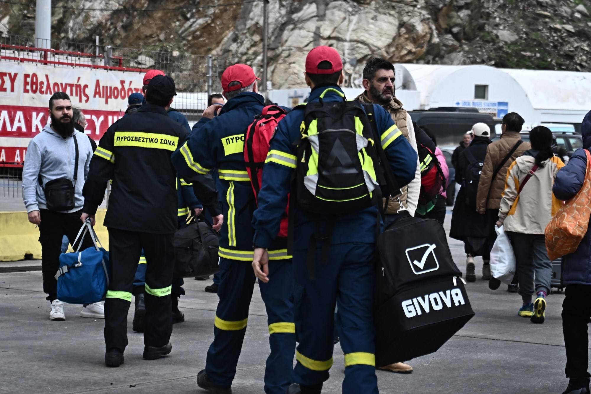 Σαντορίνη: Στο νησί το "Όλυμπος" το κινητό αρχηγείο της Πυροσβεστικής