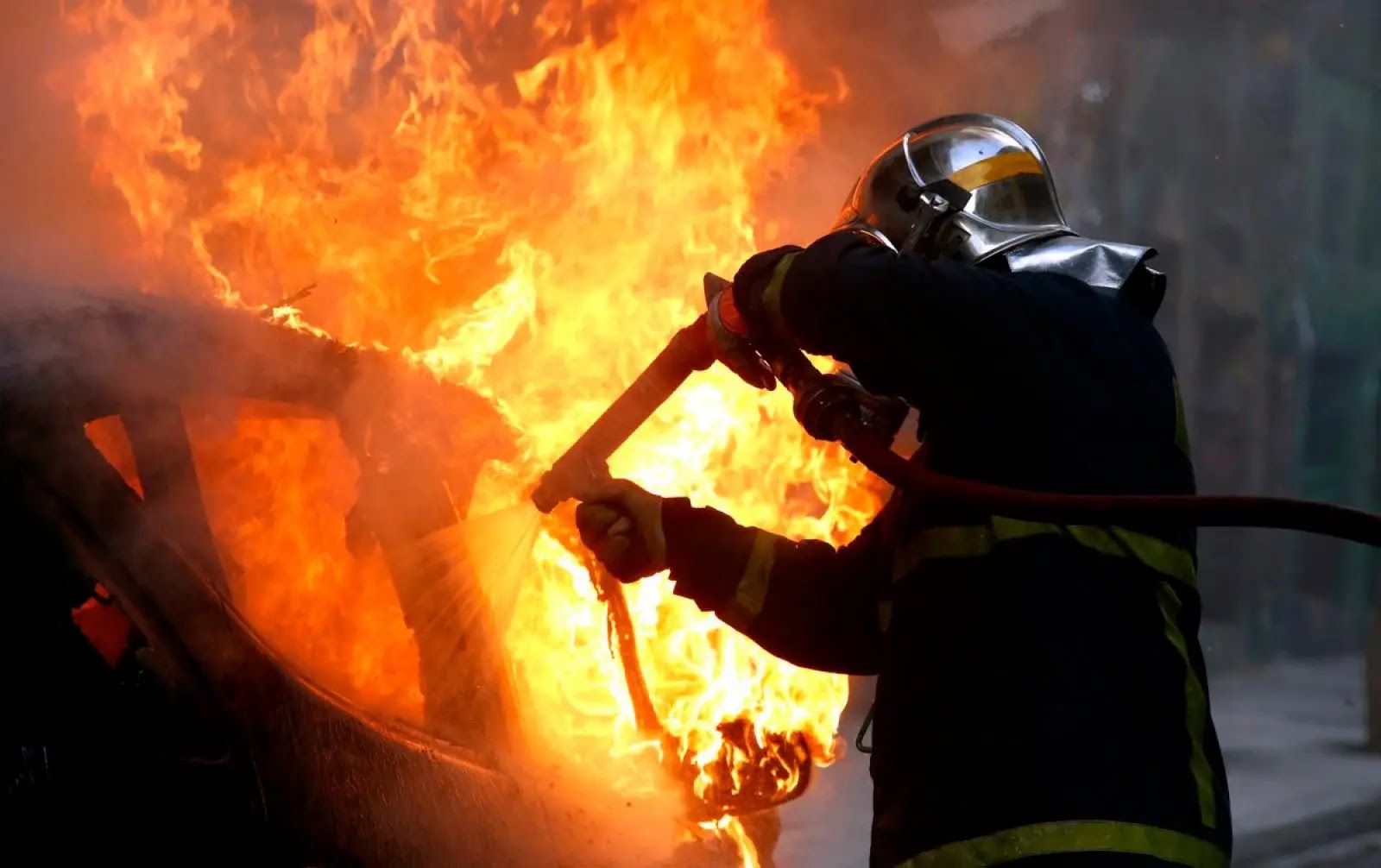 Πυρκαγιά σε Ι.Χ όχημα επί της οδού Νίκης στο Πέραμα