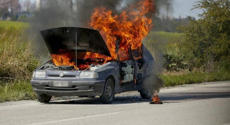 Πυρκαγιά σε Ι.Χ όχημα επί της Ε.Ο. Καρδίτσης – Τρικάλων πλησίον της περιοχής Αγία Κυριακή Τρικάλων