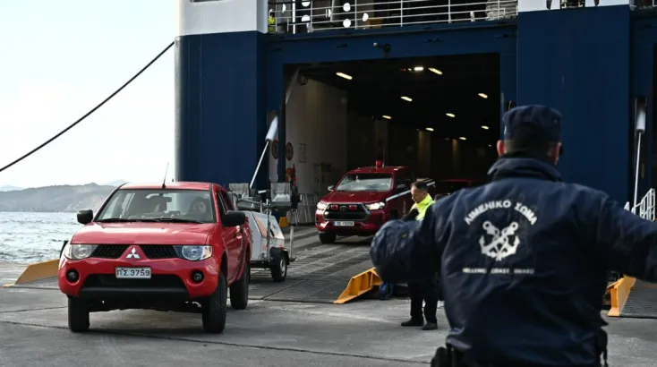 Σαντορίνη: Ενίσχυση δυνάμεων - Στο νησί οχήματα του στρατού, της ΕΛΑΣ και της Πυροσβεστικής